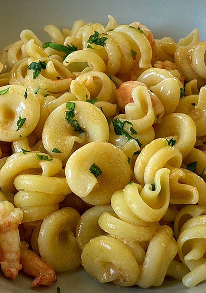 Foto principal de Pasta con langostinos y salsa de leche de coco