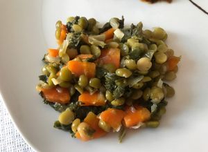 Foto de Salada de ervilha com cenoura e acelga