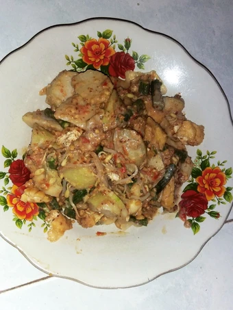 Cara Mudah Membikin Resep Rujak lontong sederhana yang Menggugah Selera Anti Ribet, Lezat