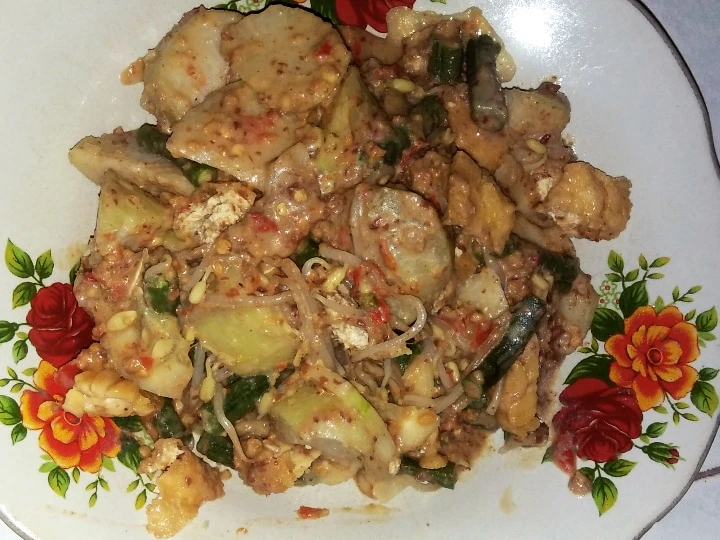 Cara Mudah Membikin Resep Rujak lontong sederhana yang Menggugah Selera Anti Ribet, Lezat