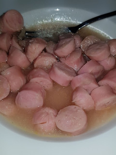 Una foto de Salchichas de pollo al vino. Olla gmD