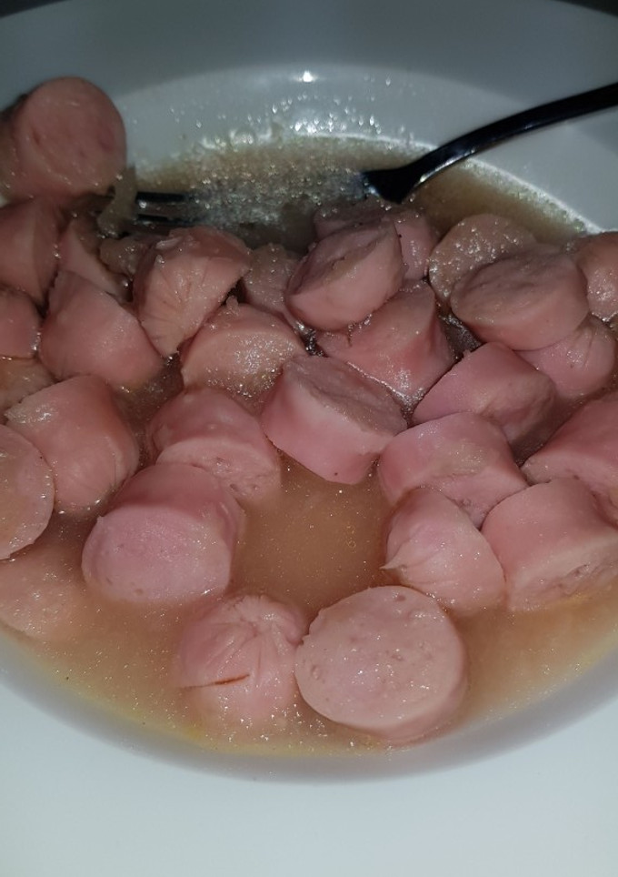 Una foto de Salchichas de pollo al vino. Olla gmD