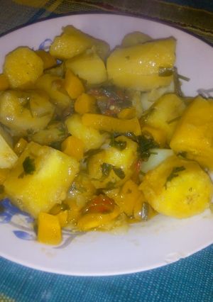 A picture of Irish potatoes with matoke.