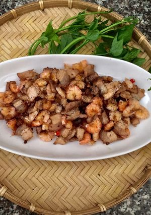 Hình của món Tép bạc sông rang thịt ba chỉ.