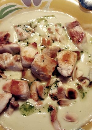 Foto principal de Crema de calabacín con almendras y pollo