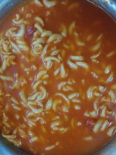 صورة لوصفة شوربة معكرونة بالطماطم