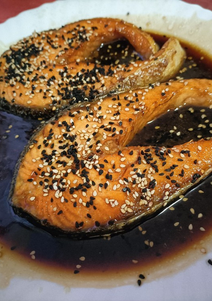 Una foto de Salmón en salsa teriyaki
