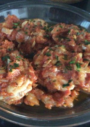 Una foto de Pechuga de pollo en salsa de tomate