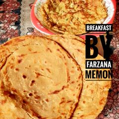 Omlate paratha A picture of Omlate paratha.