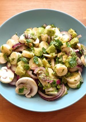 Una foto de Aguachile de palmito y champiñón