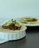 Tacos veganos de cáscara de banano guisada a la Puli