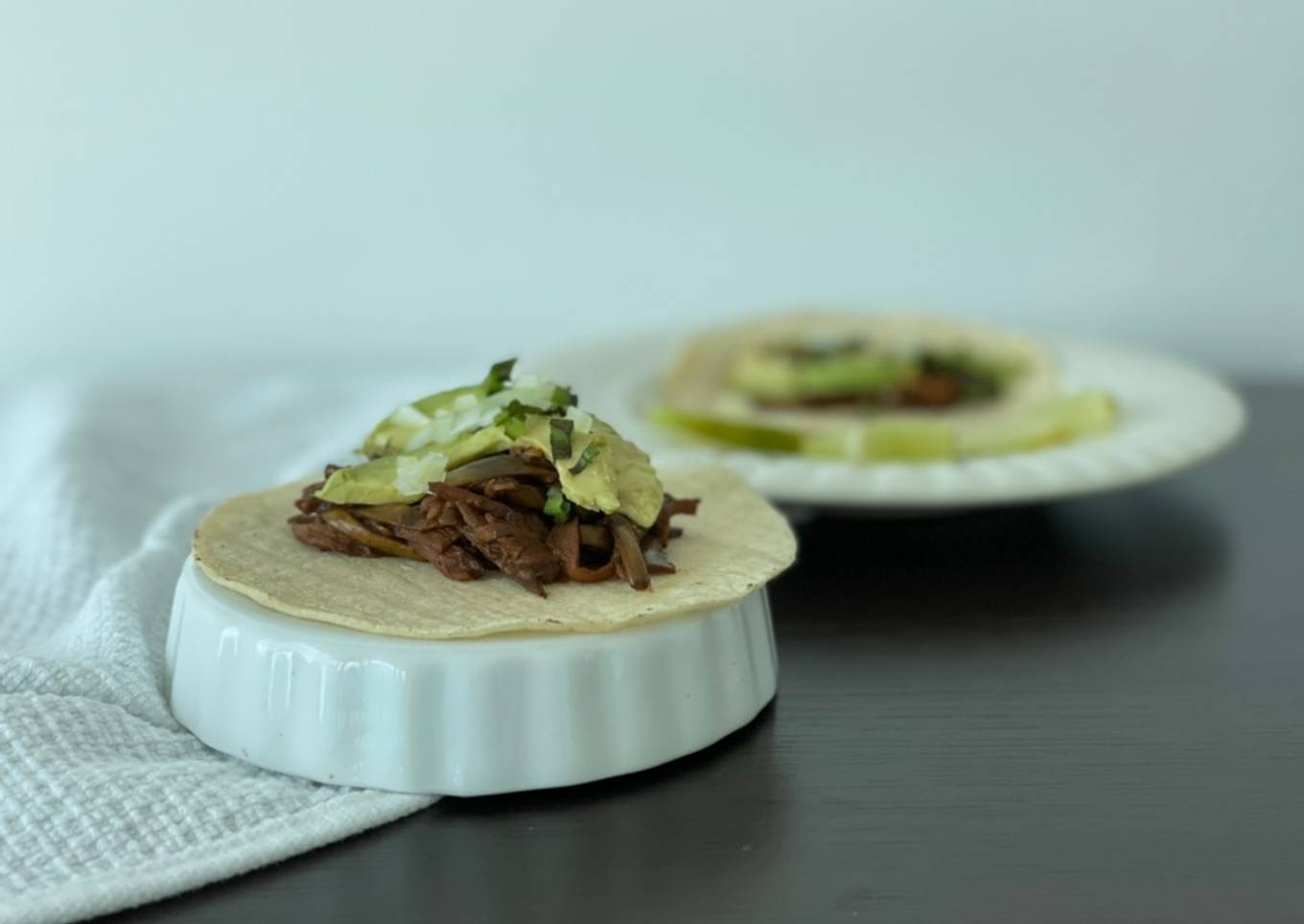 Tacos veganos de cáscara de banano guisada a la Puli