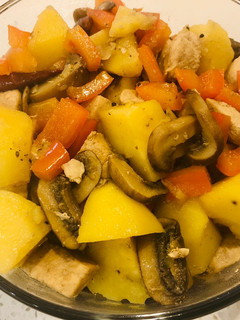 A picture of Chinese Braised Chicken 黄焖鸡.
