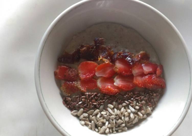 Recipe of Quick Seeds and fruit oatmeal bowl #mykidsfavouritedishcontest