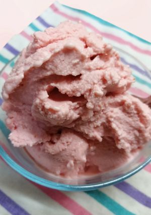 Una foto de Helado de frutilla 🍓