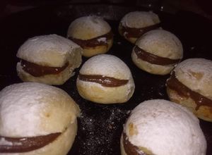 Una foto de Facturas: Miguelitos con Dulce de leche o Crema Pastelera
