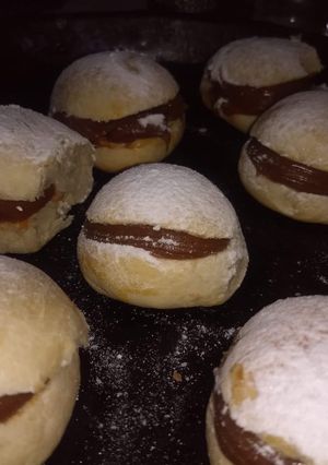 Una foto de Facturas: Miguelitos con Dulce de leche o Crema Pastelera