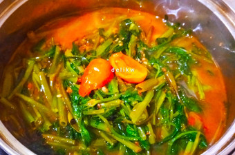 Langkah Mudah untuk Membuat 12. Tumis Kangkung Terasi yang Enak Banget