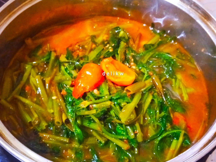 Langkah Mudah untuk Membuat 12. Tumis Kangkung Terasi yang Enak Banget