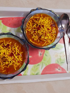 बनारसी आलू टमाटर चाट (banarasi aloo tamatar chaat recipe in Hindi) रेसिपी मुख्य फोटो