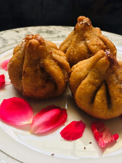 फ्राइड मावा नारियल मोदक (fried mawa nariyal modak recipe in Hindi) रेसिपी मुख्य फोटो