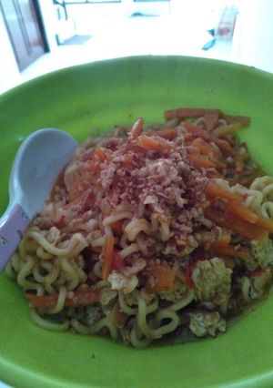 Foto resep Mie Nyemek Pedes Ala anak kos