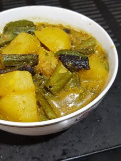 ঝিঙে আলু পোস্ত(jhinge Aloo Posto recipe in Bengali) রেসিপির প্রধান ছবি