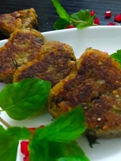 કાચા કેળાં ની ફરાળી કટલેસ (kacha kela ni farali cutlet recipe in gujarati) રેસીપી મુખ્ય ફોટો