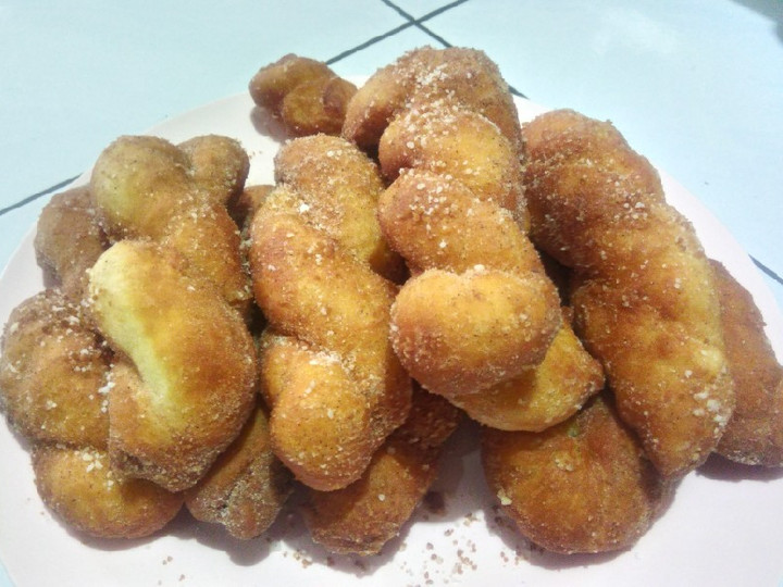 Langkah Mudah untuk Membuat Kkwabaegi/Korean Twisted Doughnut/Donat Kepang Korea yang Bikin Ngiler
