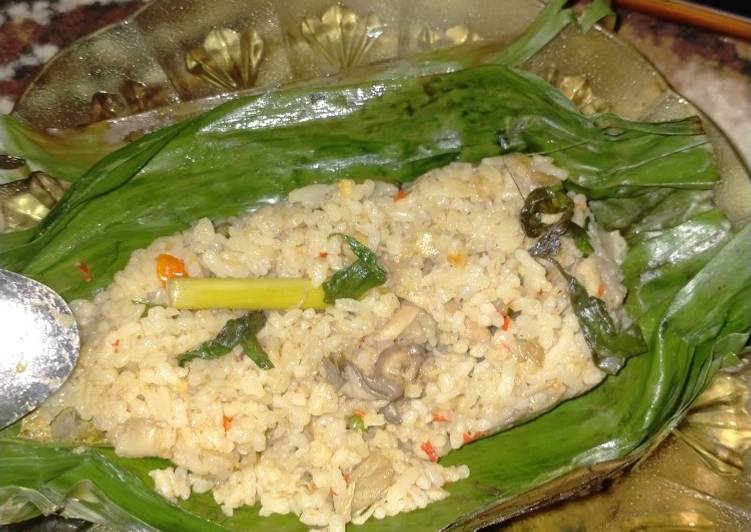 Langkah Mudah untuk Menyiapkan Nasi Bakar ayam suir dan jamur tiram yang Bikin Ngiler