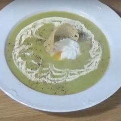 A picture of Asparagus and Broad Bean soup.