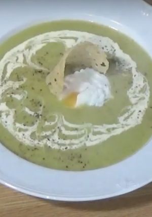 A picture of Asparagus and Broad Bean soup.