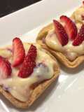 Tartine con crema al cioccolato bianco e fragole