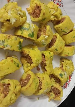 A picture of मसवाड़ी और रस्सा (महाराष्ट्रिन स्पेशल डिश).