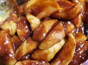 A picture of apples cinnamon dessert