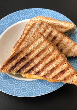 A picture of Potatoes grilled cheese sandwich.