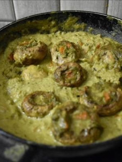 A picture of Creamy Palak (Spinach) Mushroom Recipe.