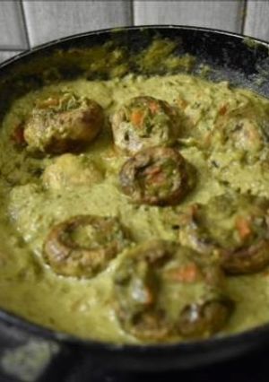 A picture of Creamy Palak (Spinach) Mushroom Recipe.