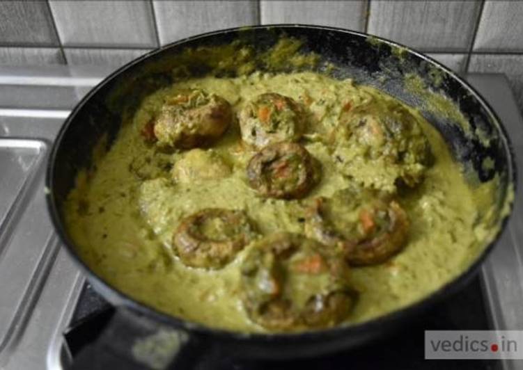 Easiest Way to Prepare Recipe of Creamy Palak (Spinach) Mushroom Recipe