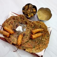A picture of Multi grain bathua lachha paratha.