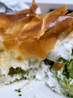 Una foto de Burek de brócoli en airfryer