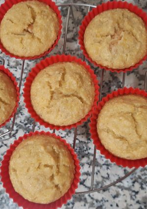 Una foto de Magdalenas de plátano y harina de almendra. Sin gluten y sin lácteos