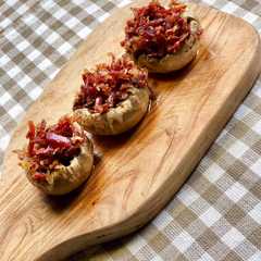 Una foto de Champiñones rellenos de jamón