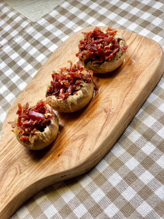 Una foto de Champiñones rellenos de jamón