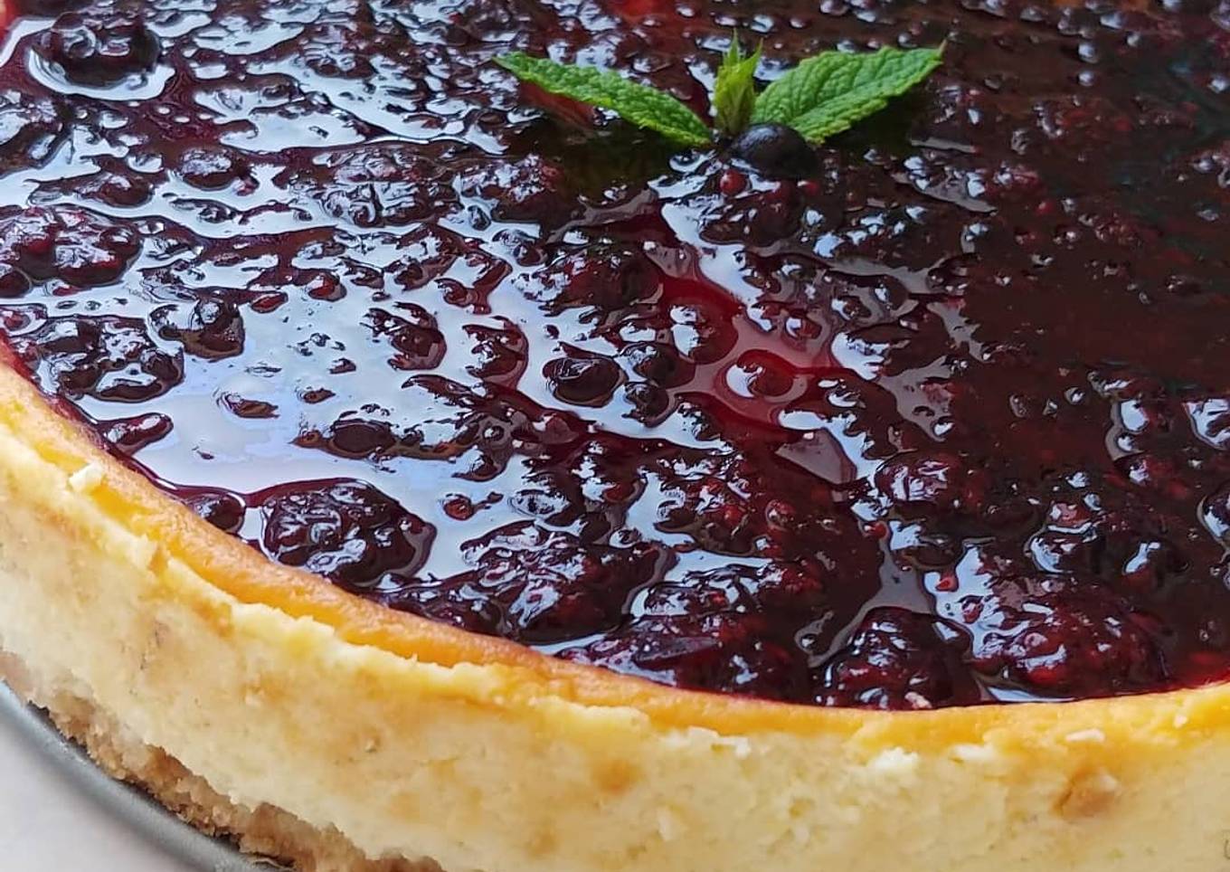 Blackberry baked cheesecake