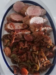 Una foto de Solomillo de cerdo guisado con verduras