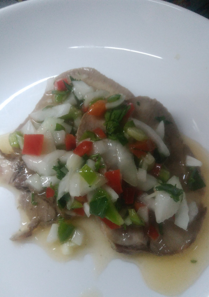 Una foto de Lengua a la vinagreta criolla