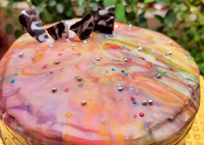 Mirror Glazed Cake With Galaxy Effect | bakehoney.com