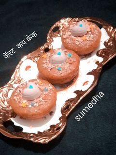 कॅरट कप केक (Carrot cupcake recipe in marathi) रेसिपी चे मुख्य फोटो 