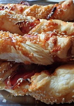Sonkás-sajtos csavart rúd recept fotója